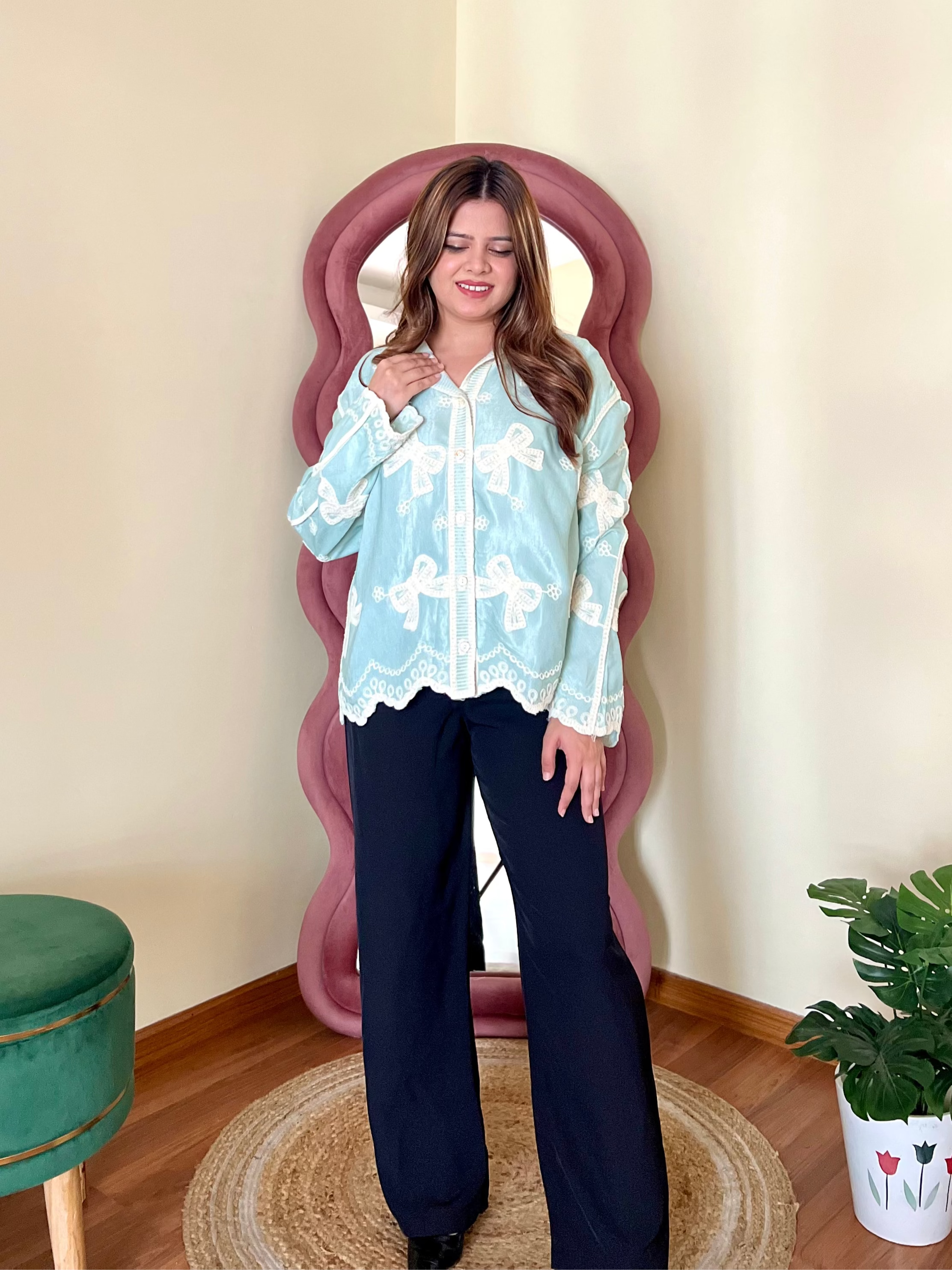 BOW EMBROIDERED SHIRT