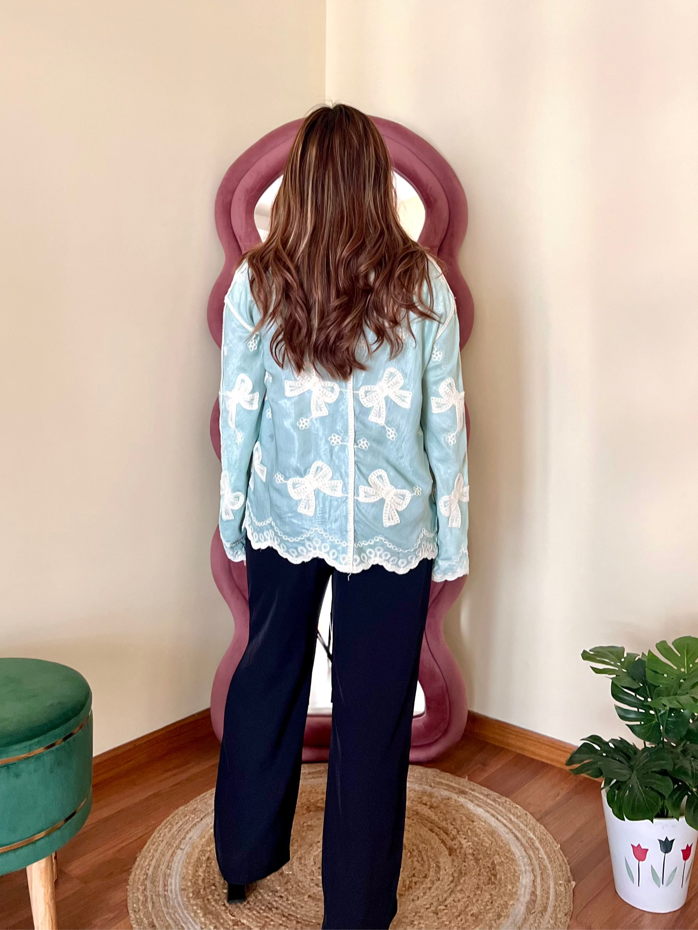 BOW EMBROIDERED SHIRT