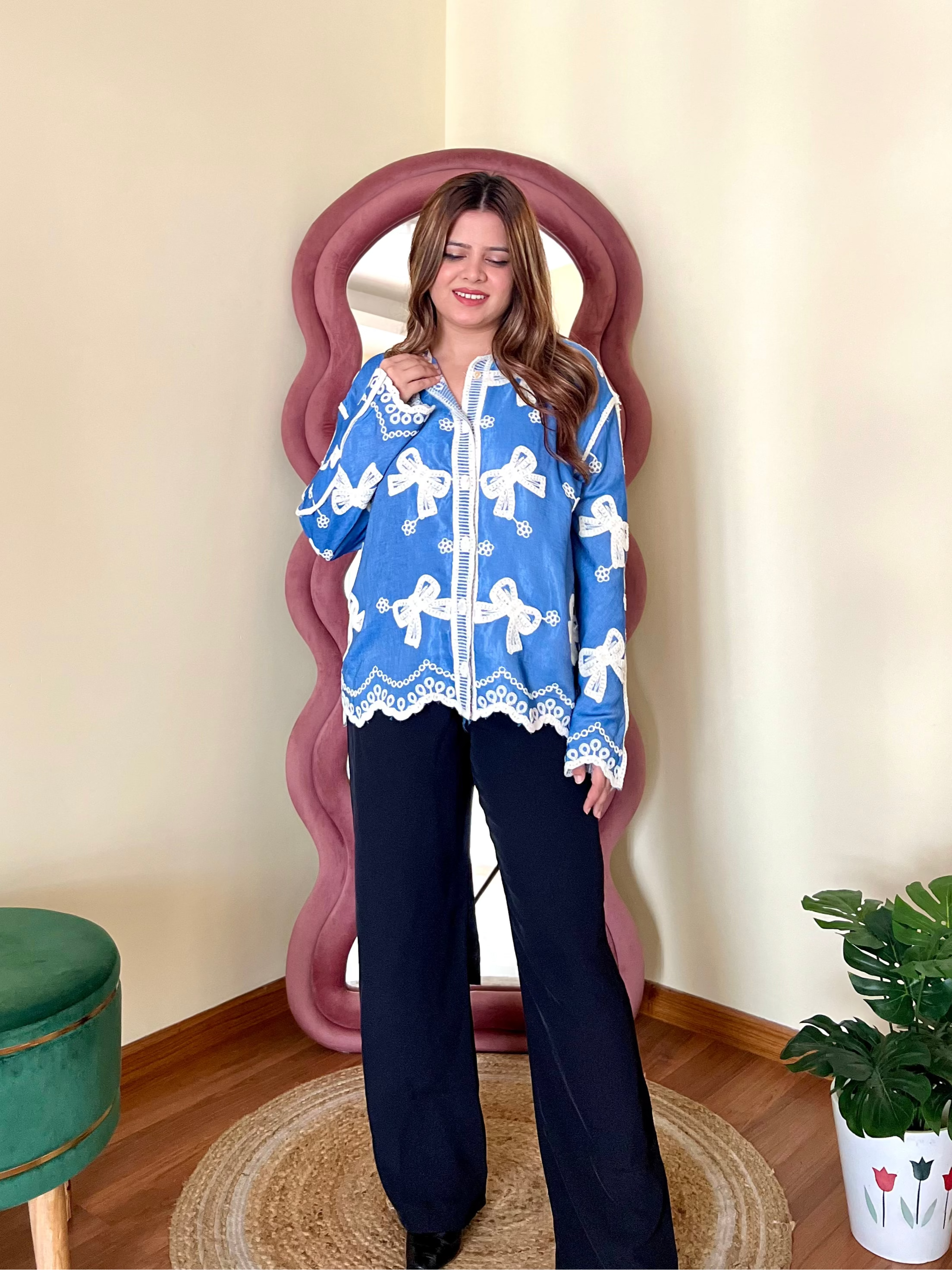 BOW EMBROIDERED SHIRT