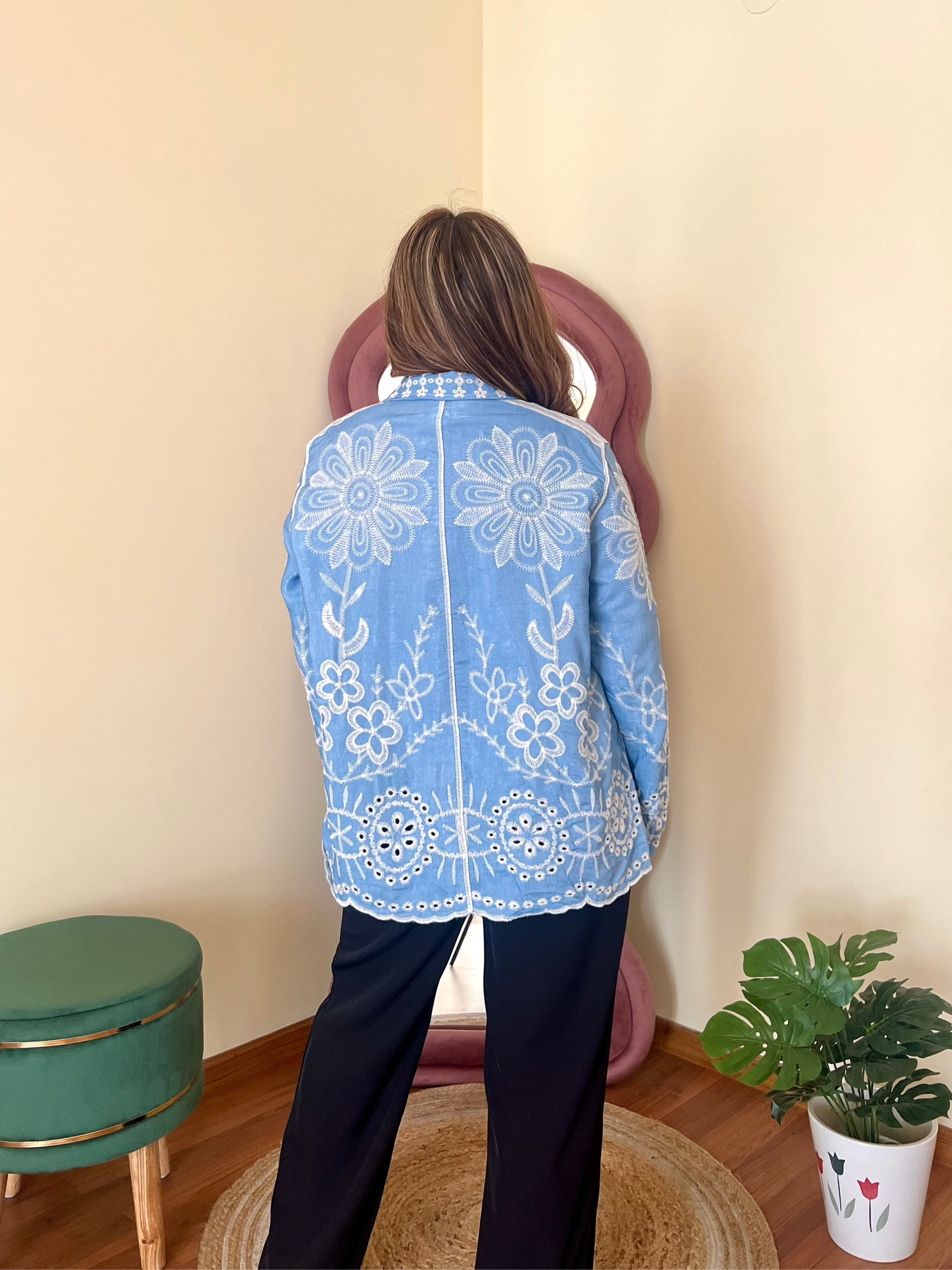 SKYE THREADWORK SHIRT